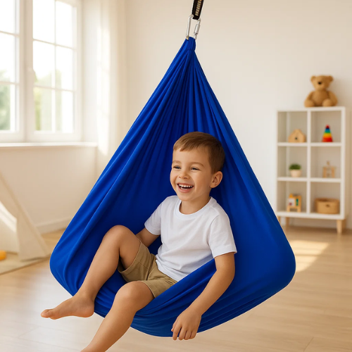 Comfortabele RustNest katoenen sensorische schommelstoel voor kinderen, ideaal voor rust en focus bij autisme.