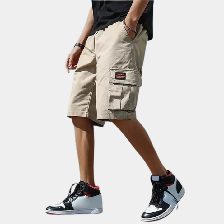 Stijlvolle heren cargo shorts in moderne pasvorm. Ideale zomershorts voor een casual look en dagelijks gebruik.