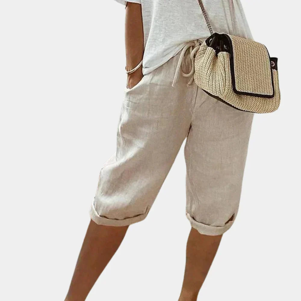 Stijlvolle beige damesshorts met relaxte pasvorm en verstelbare taille