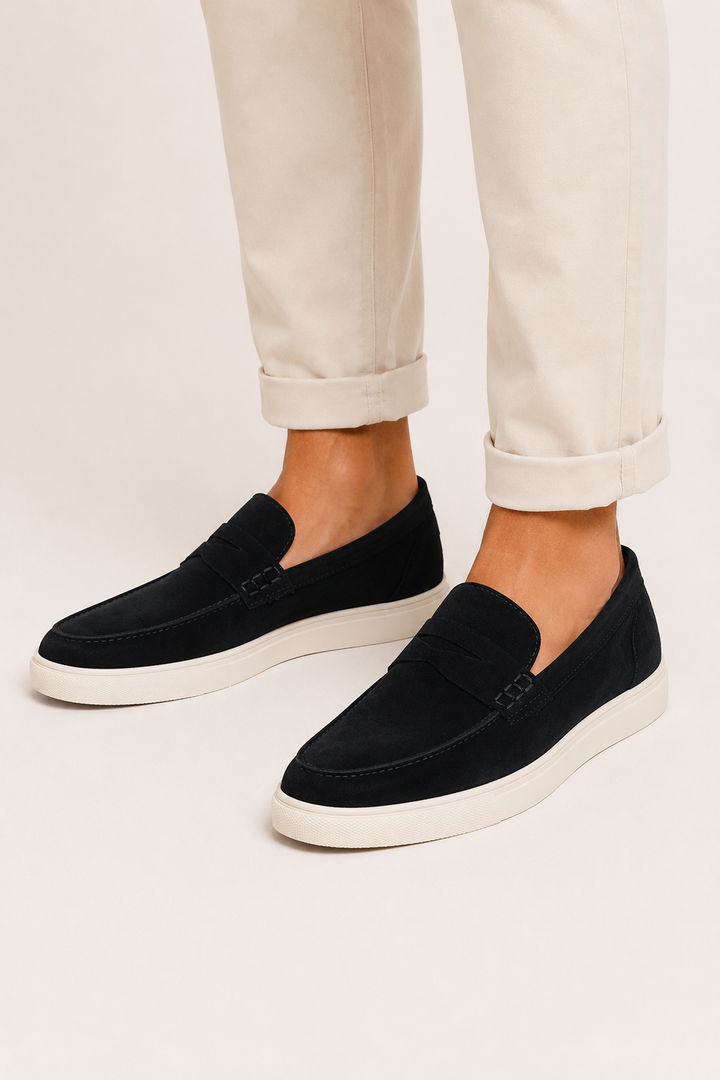 Zwarte heren casual mocassins met comfortabele sneakerzool. Perfecte instappers voor dagelijks gebruik of kantoor.