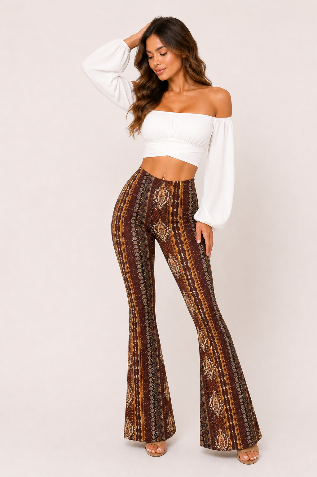 Damespantalon met verticale print, hoge taille. Elegante broek met uitlopende pijpen voor een stijlvolle look.