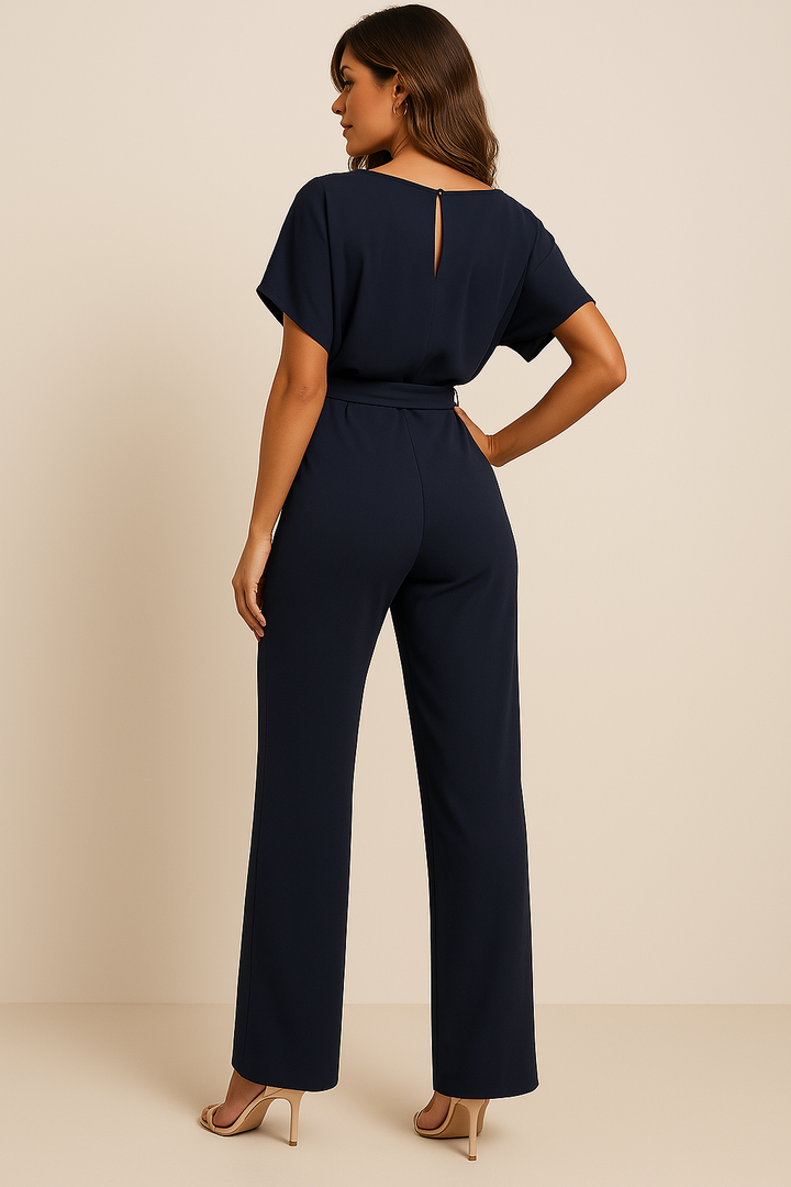 Veelzijdige Hoymans dames jumpsuit Sophia; geschikt voor zowel casual als formele gelegenheden.