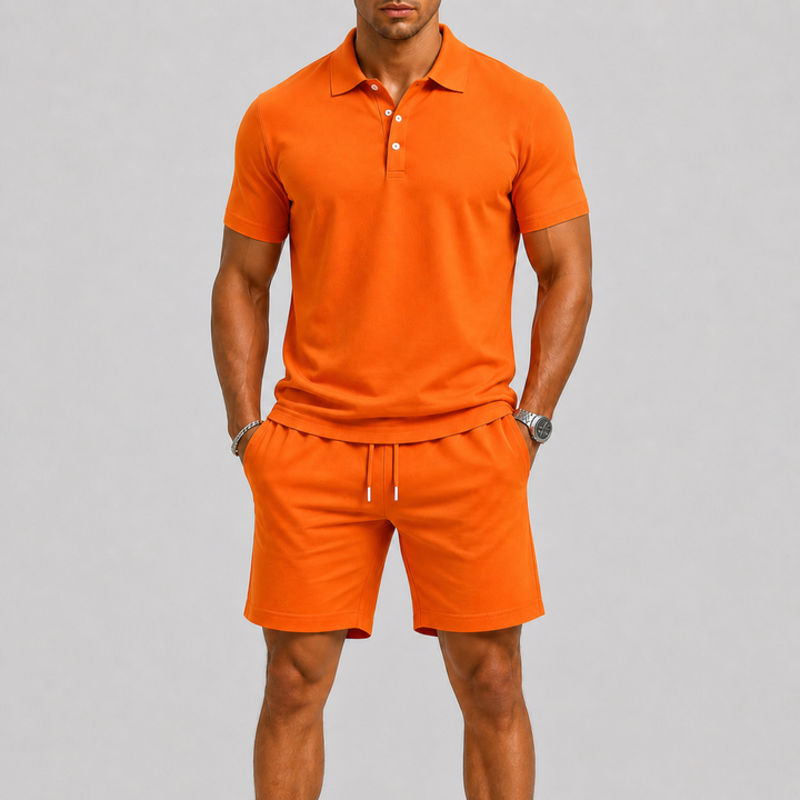 Moderne heren vrijetijds sportset: stijlvolle polo en shorts voor zomerse activiteiten of casual dagen.