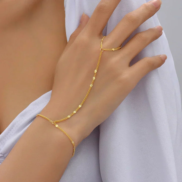 Stijlvolle Aurelia handketting, perfect voor een chique look.