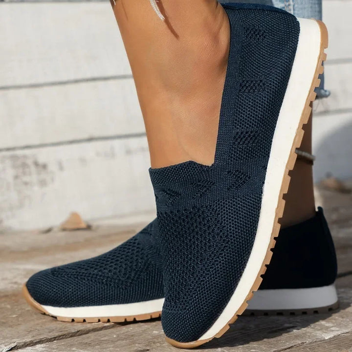 Modieuze orthopedische damesschoenen, comfortabele slip-on instappers voor een elegante lente-look.