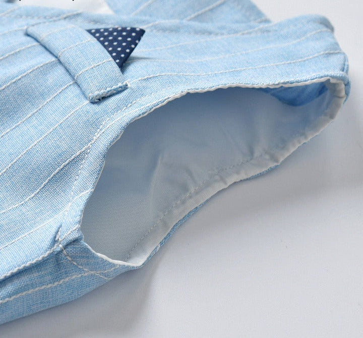 Peuter jongenskleding: comfortabele set met elegante blouse en broek. Perfect voor elke gelegenheid.