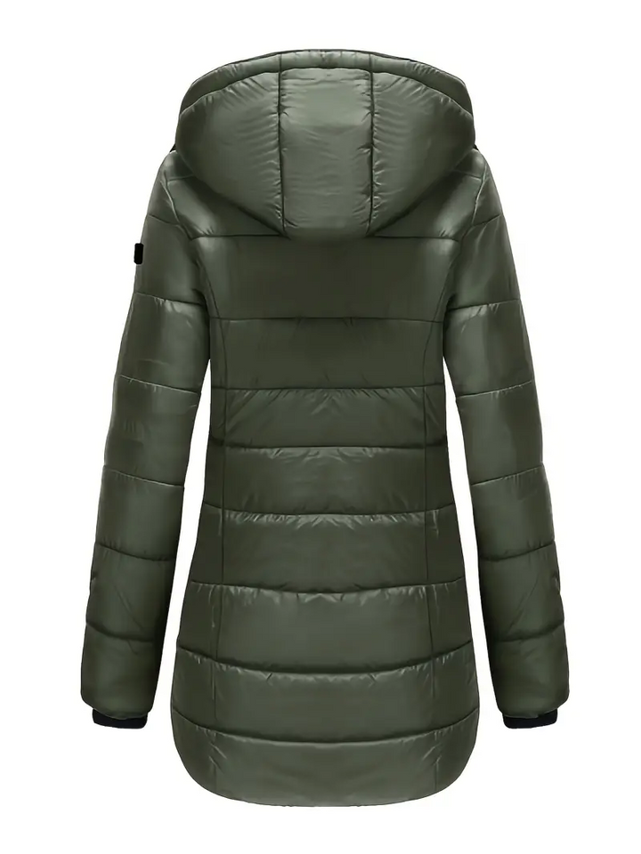 De winterjas in een frisse witte tint, elegant en modern