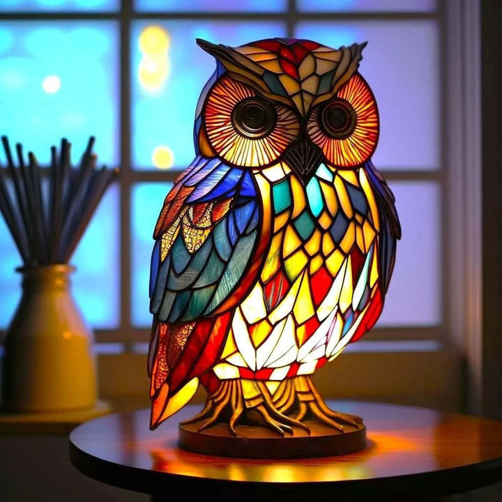 Dierenlamp met glasinlood panelen, sfeervolle kunstlamp voor interieur decoratie.