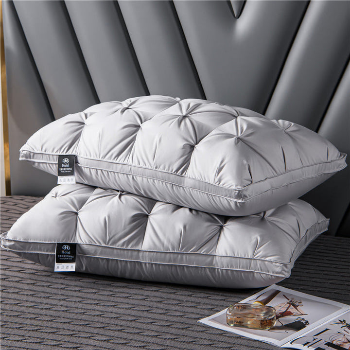 Hoogwaardig hypoallergeen ganzendons kussen van Aurora Wonen, luxe comfort voor een ademende en gezonde slaap.