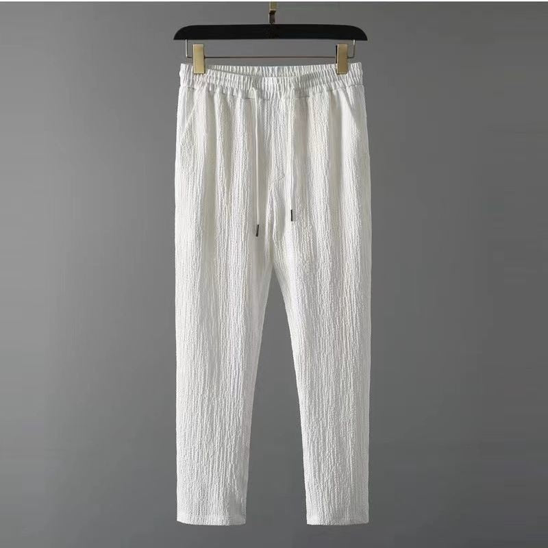 Stijlvolle witte heren kledingset, luchtig voor de zomer. Perfecte casual outfit voor heren.