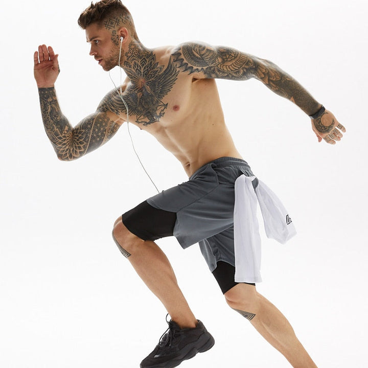 Slimme heren hardloopshorts met veilige telefoonzak en praktische T-shirt houder.