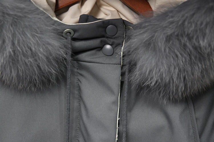 Warme dames winterjas, luxe afwerking, thermisch comfort, winterse elegantie.