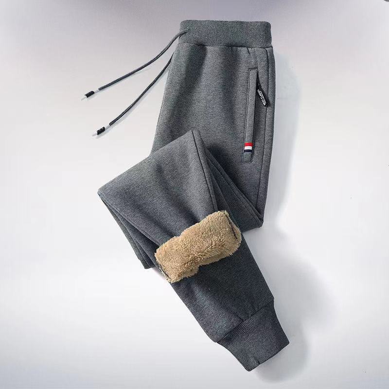 Zachte, warme heren winterbroek met thermische voering. Perfect voor koude dagen en outdoor avonturen.