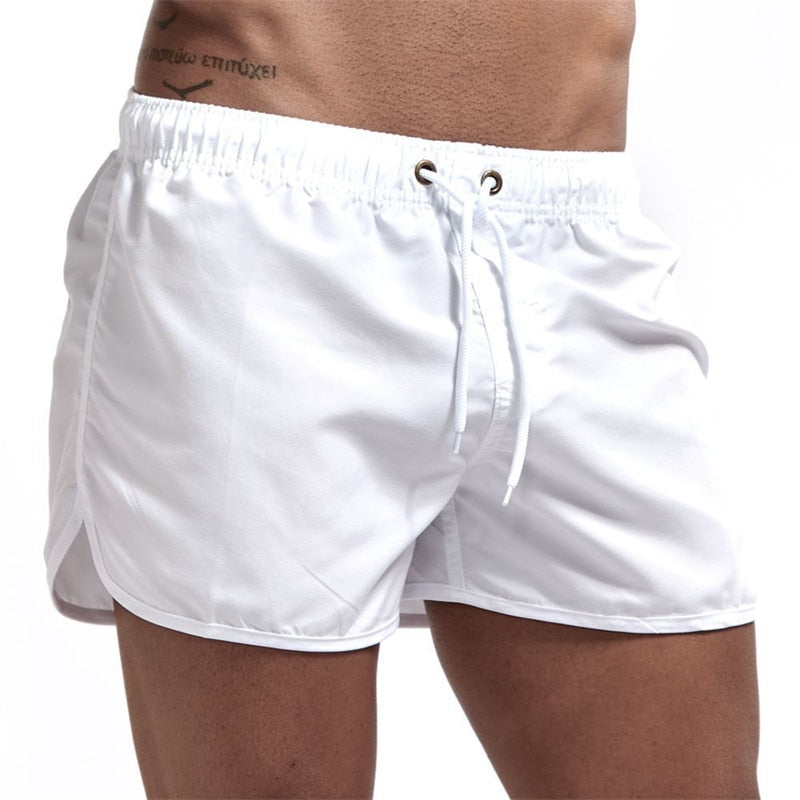Details van de Heren Ryan zwemshort: elastische tailleband en handige zakken. Praktische strandmode voor mannen.