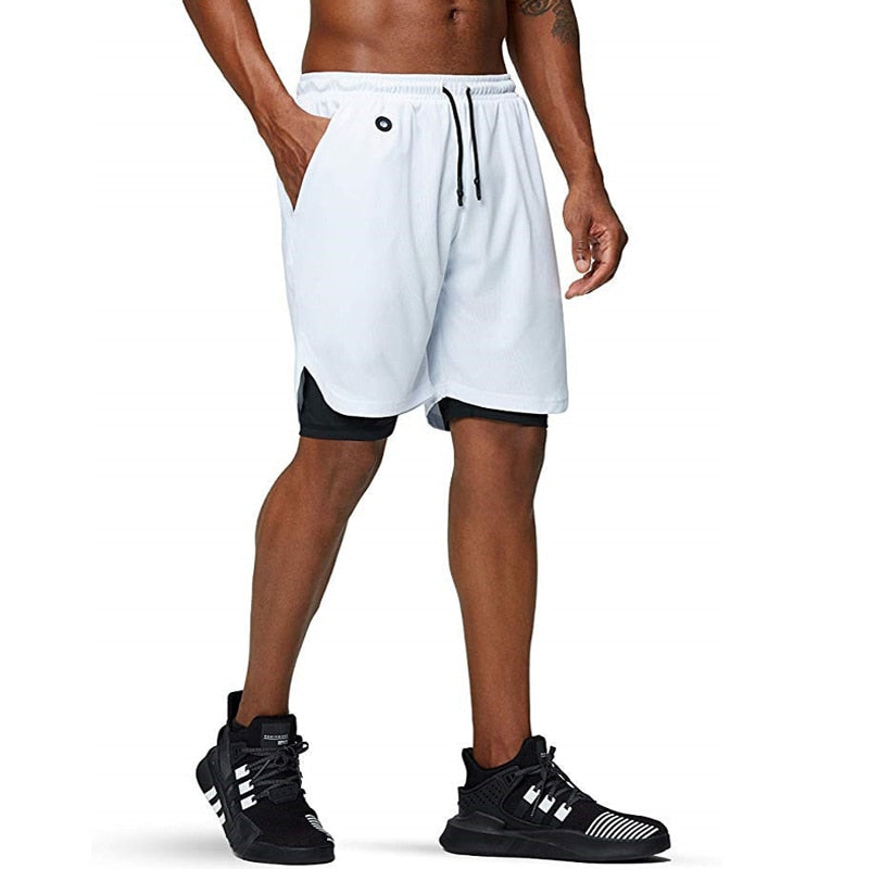 Innovatieve T-shirt houder aan de achterkant van de heren hardloopshorts, handsfree hardlopen.
