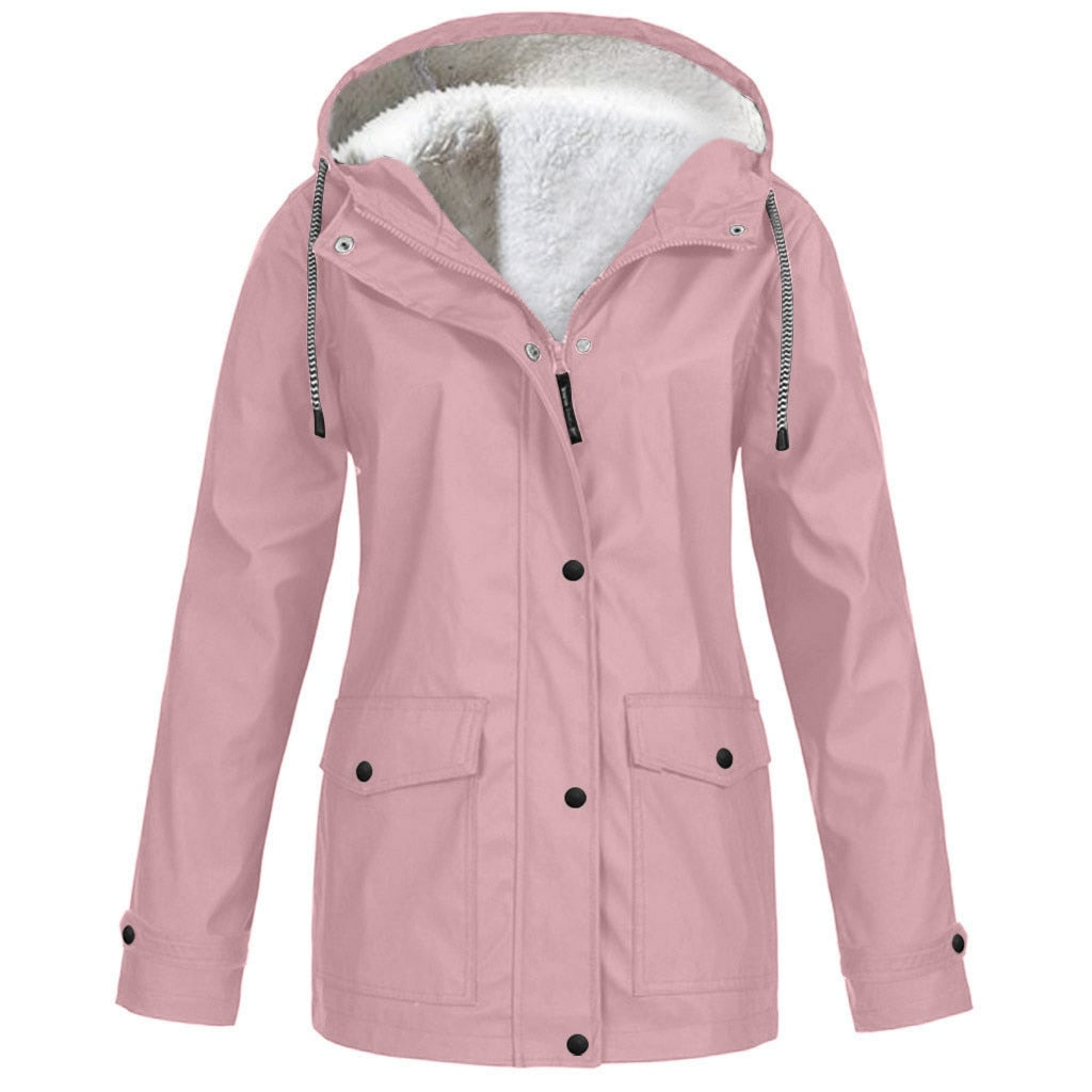 Rode dames outdoor jas, open gedragen om voering te tonen