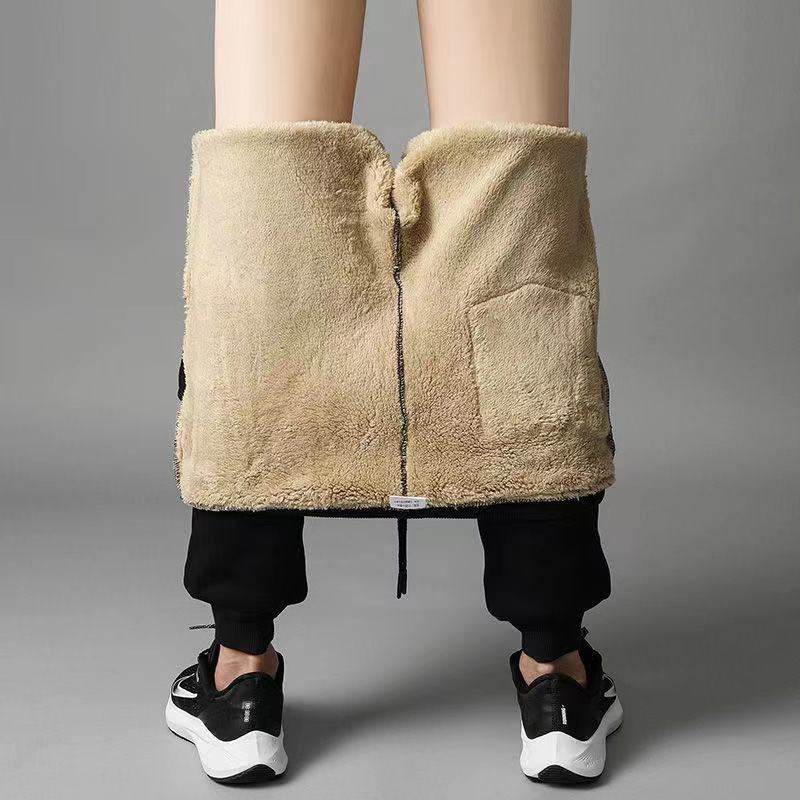 Stijlvolle zwarte heren thermobroek, met trekkoorden. Veelzijdig voor wintermode, casual of actieve lifestyle.