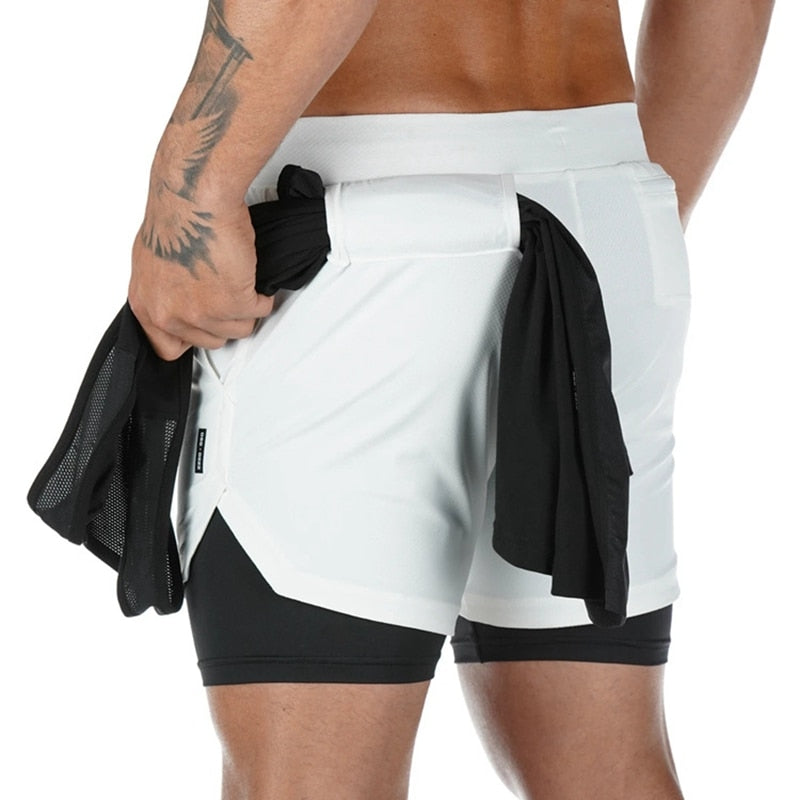 Essentiële heren hardloopshorts met telefoonzak en T-shirt houder voor een complete sportervaring.