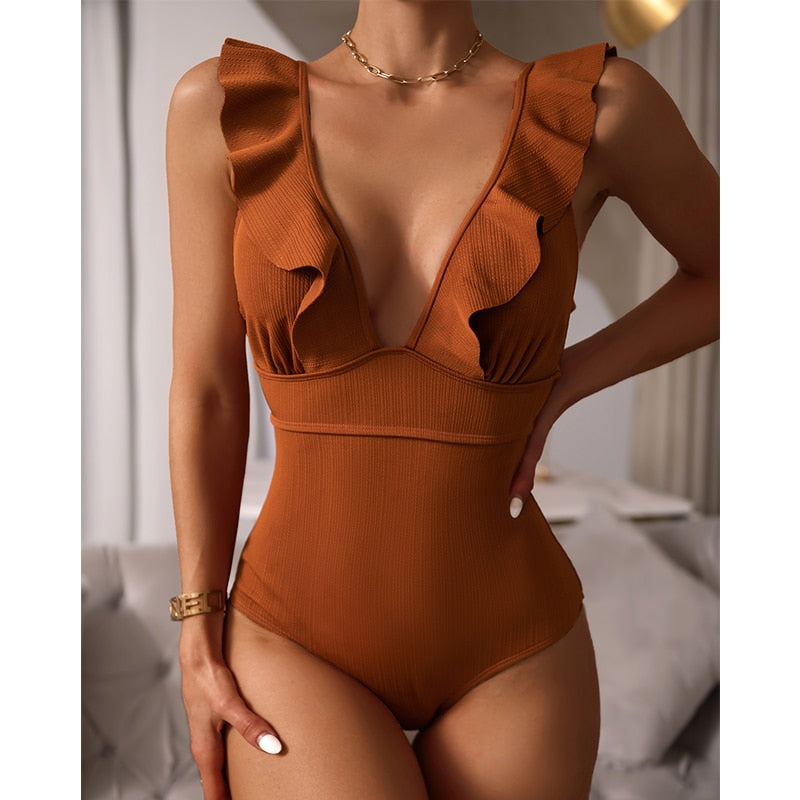 Sexy dames badpak met kleurrijke details, perfecte strandmode voor de zomer.