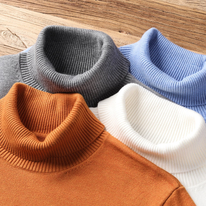 Zwarte heren coltrui, essentieel voor een veelzijdige en warme outfit. Ideaal voor mannenmode.