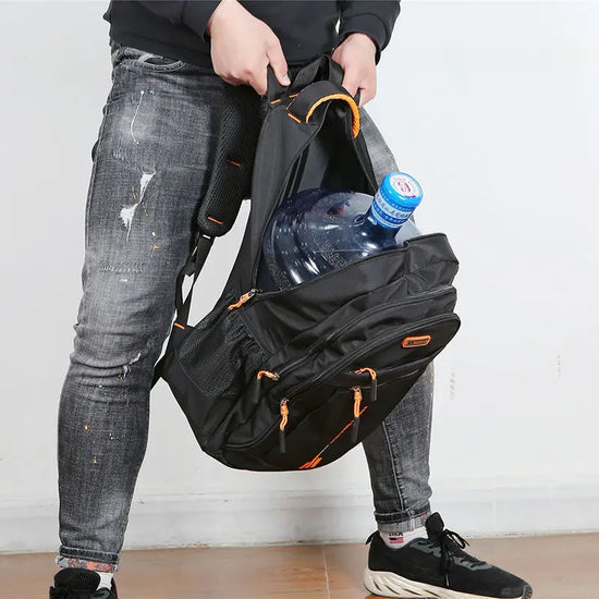 Ruime waterdichte laptoprugzak (tot 15.6 inch) met gewatteerd compartiment voor veilige bescherming.
