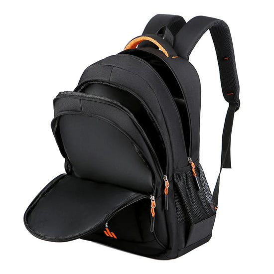 Ergonomische herenrugzak met verstelbare schouderbanden voor optimaal draagcomfort, ook met laptop.