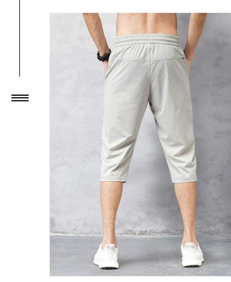 Comfortabele, sneldrogende lange heren zwemshort. Perfecte lichtgewicht zwemkleding voor strand en casual zomerlook.