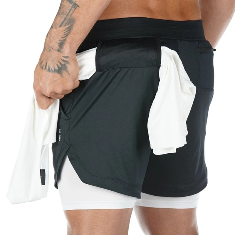 Ergonomisch ontworpen heren hardloopshorts, past perfect en heeft slimme opbergruimte.