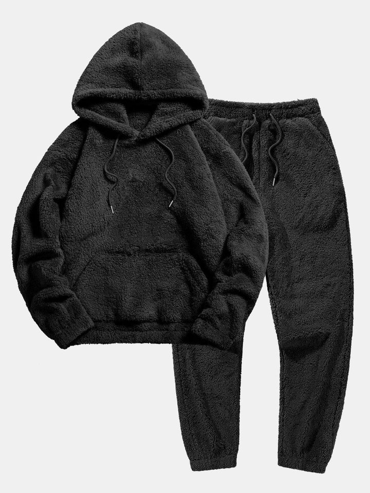 Stijlvolle en warme unisex loungeset van zacht pluche materiaal