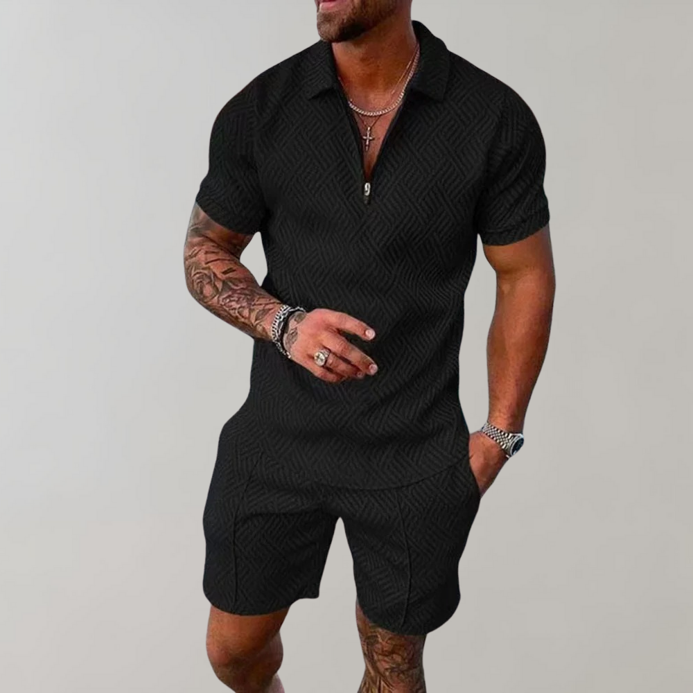 Stijlvolle heren zomerset met comfortabel polo shirt en korte broek. Ideaal voor casual zomerkleding en sportieve heren.