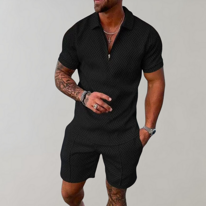 Stijlvolle heren zomerset met comfortabel polo shirt en korte broek. Ideaal voor casual zomerkleding en sportieve heren.
