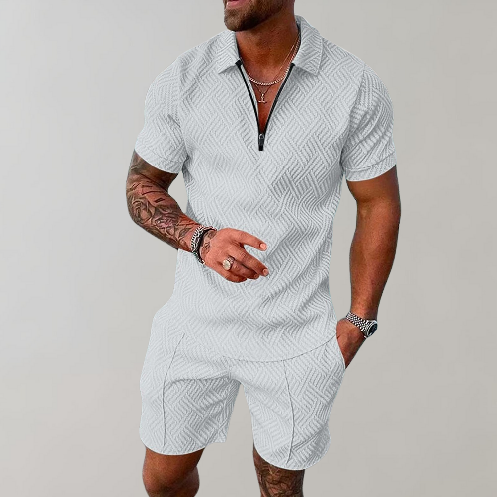 Modieuze heren zomerset met stijlvol polo shirt en trendy korte broek. Essentiële casual kleding voor de modebewuste man.