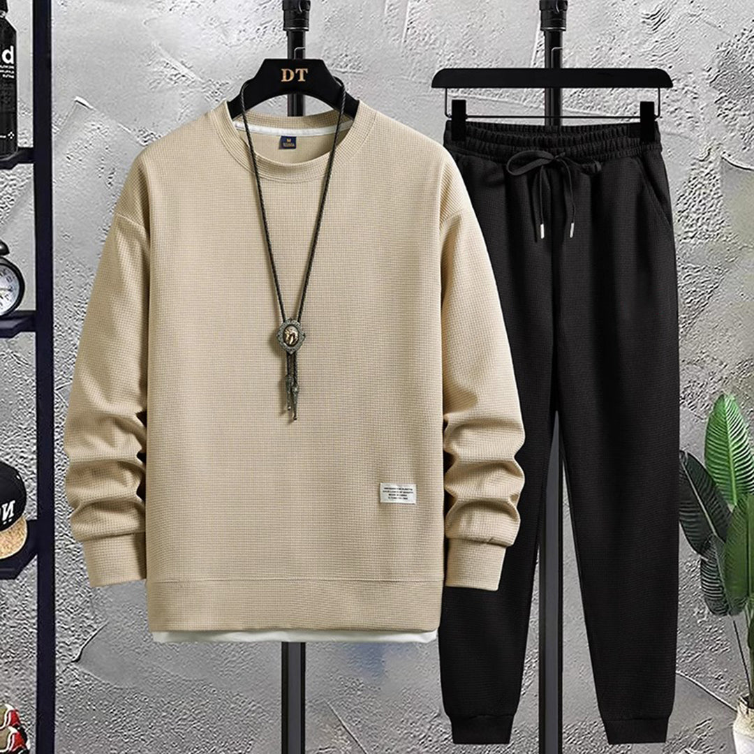 Gedetailleerd Loren heren joggingpak; een essentiële tweedelige casual set voor mannenmode en dagelijks comfort.