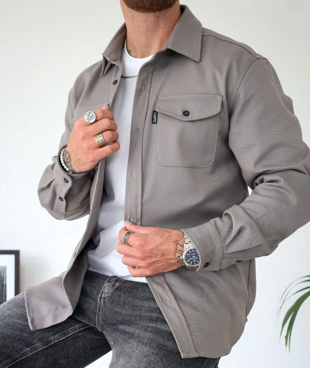 Stijlvol heren shirtjacket detailweergave van de knopen