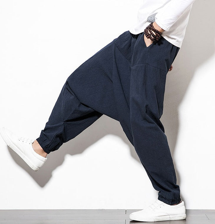 Urban stijl heren trainingsbroek, baggy pasvorm, essentieel voor de streetwear garderobe.