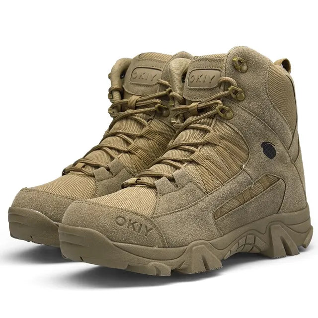 Zijaanzicht van robuuste herenwandelschoenen in een zandkleur, met profielzool en vetersluiting.
