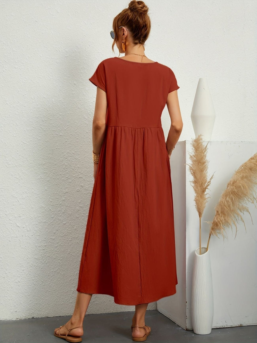 Lichte zomermidijurk voor dames in een comfortabele casual stijl