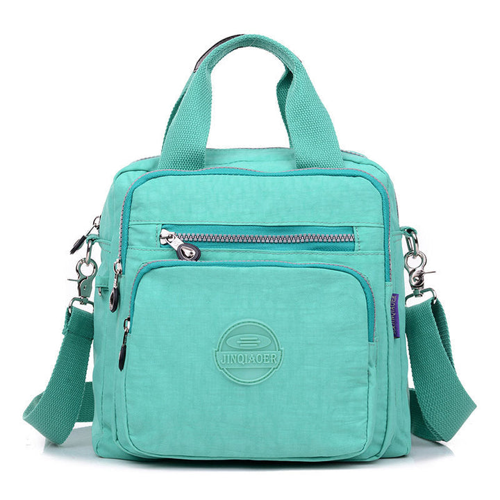 Zwarte waterdichte dames tas, tijdloos design en multifunctioneel, draagbaar als crossbody of schoudertas.