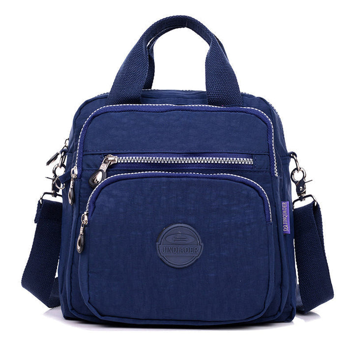 Gedetailleerde close-up van de waterdichte ritssluiting op de multifunctionele dames crossbody tas.