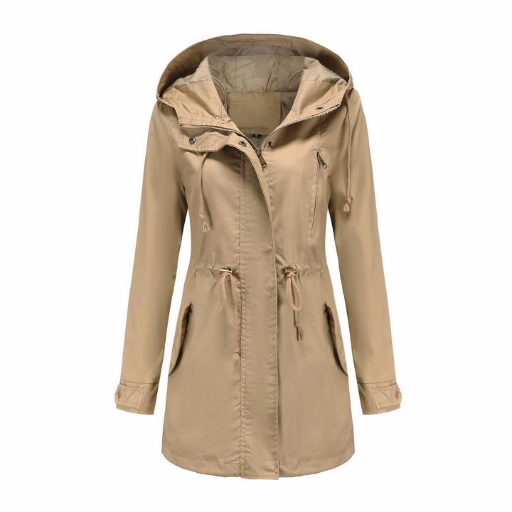 Elegante trenchcoat voor dames, achterzijde detail, winddicht en modieus voor lente/herfst.