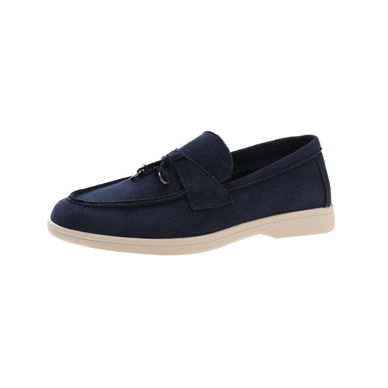 Blauwe dames loafers, klassiek en chic. Ideale comfortabele platte schoenen voor een tijdloze en modieuze look.