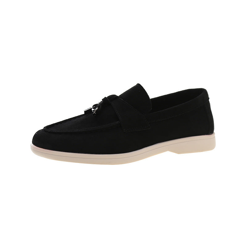 Beige dames loafers met verfijnde afwerking, bieden ultiem comfort en een tijdloze, elegante stijl. Luxe platte schoenen.
