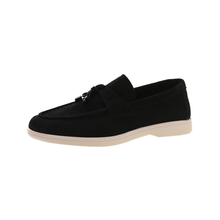 Beige dames loafers met verfijnde afwerking, bieden ultiem comfort en een tijdloze, elegante stijl. Luxe platte schoenen.