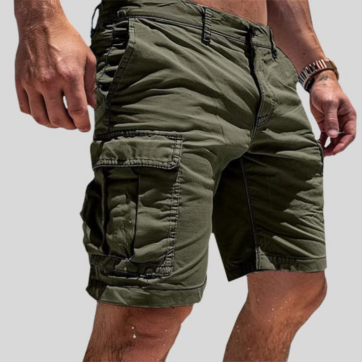 Comfortabele khaki heren cargo short, een veelzijdige zomerbroek voor casual en actieve dagen.