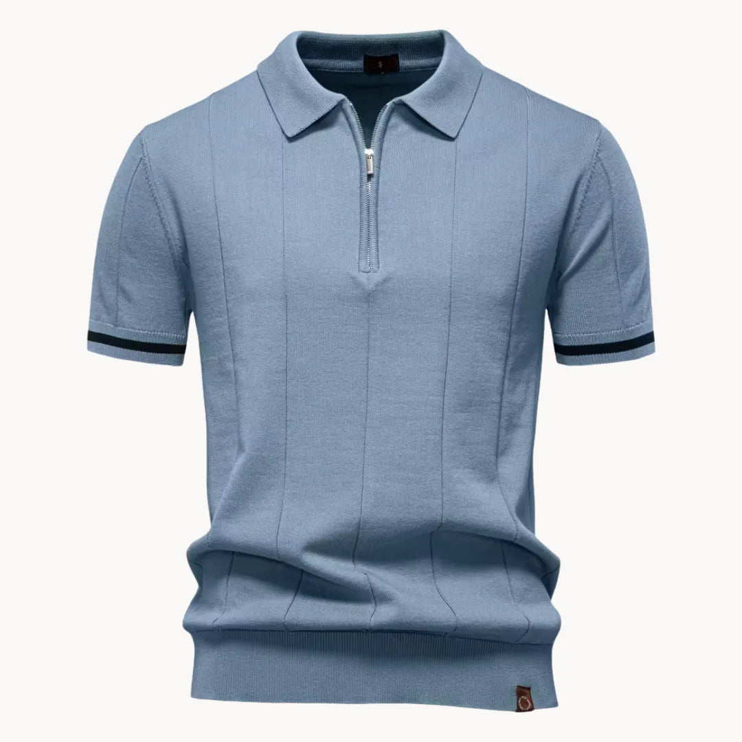 Nieuwe collectie: heren polo met korte ritskraag op een hanger, ready-to-wear en comfortabel.