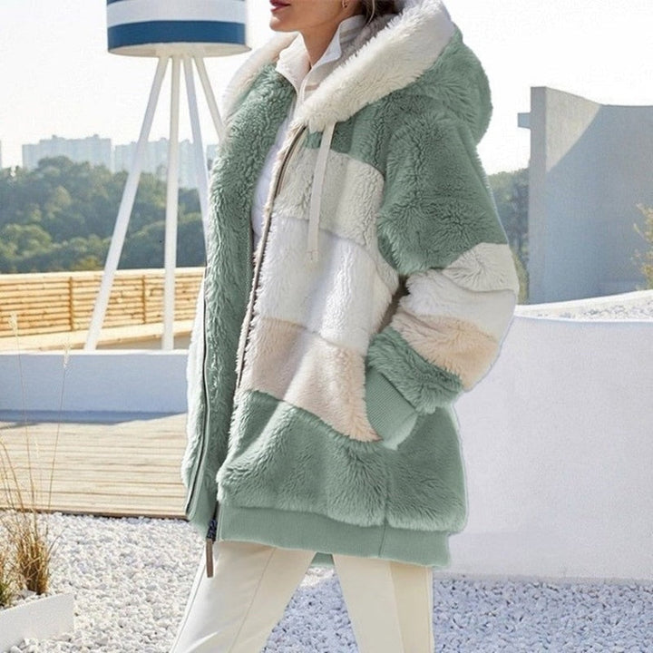 Elegant damesvest in Roze, met subtiele pluche afwerking en praktische ritssluiting.