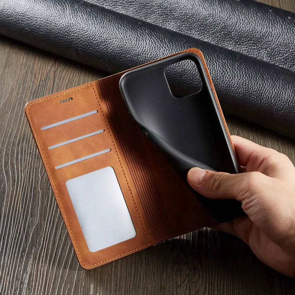 Opengeklapt bruin iPhone hoesje met kaartvakken