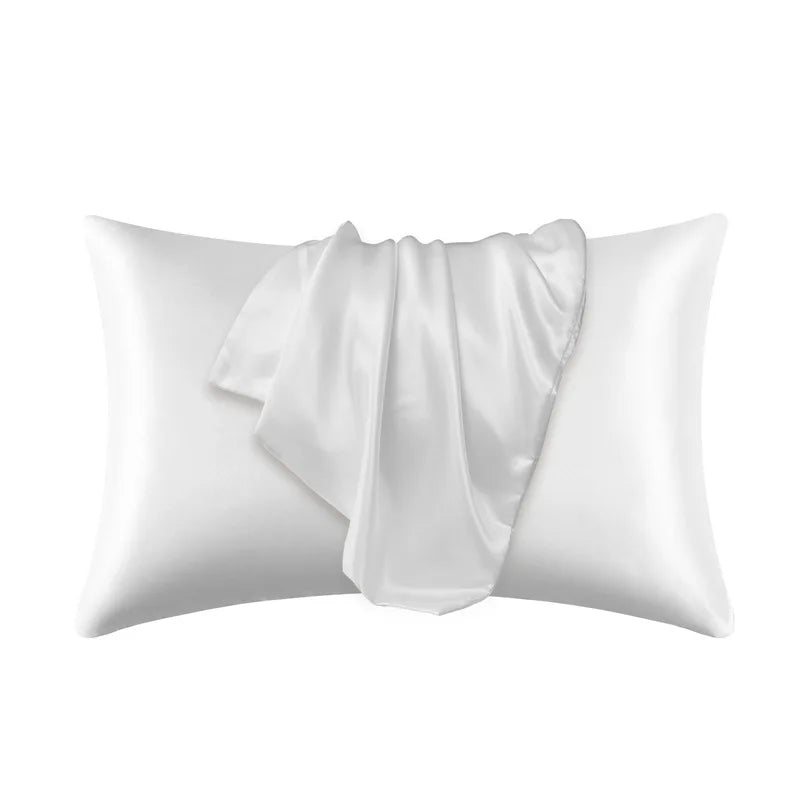 Witte luxe kussensloop met gladde textuur