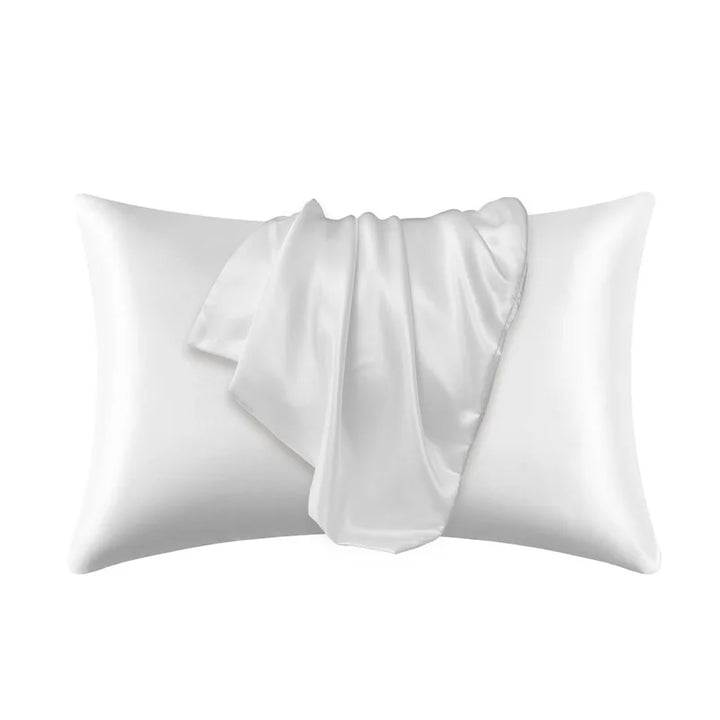 Witte luxe kussensloop met gladde textuur