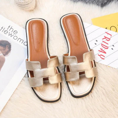Luxueuze gouden damesslippers met modieus design